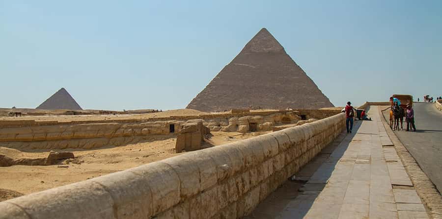 Sharm El Sheikh: Great Pyramids, Sphinx, Museum Tour by Bus - Giza Plateau at the Right Scale: Pyramids and Sphinx Without the Guesswork