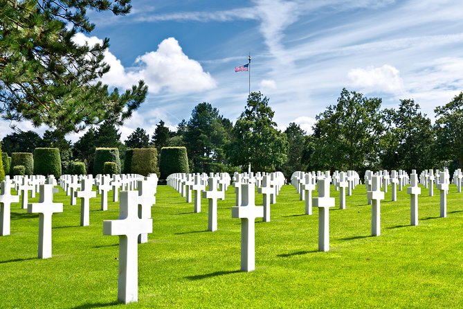 Small Group Guided D-Day Tour and Mémorial de Caen Museum - Pointe du Hoc: Rangers, cliffs, and the feeling of scale