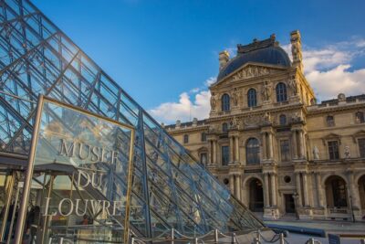 Small-Group Louvre Museum Masterpieces Tour with Access - Meeting at Arc du Carrousel and getting inside smoothly