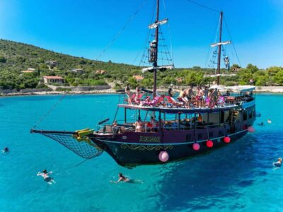 Split: Blue Lagoon Underwater Museum Tour w/Lunch & Drinks - Lunch While You Sail: Grilled Fish, Chicken, or Vegan Plus Wine