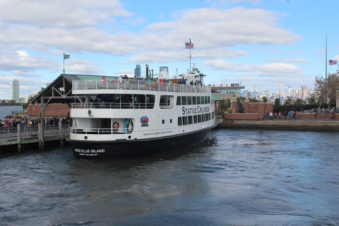 Statue of Liberty Tour with Ellis Island and Immigration Museum - Bilingual guiding and how the audio options actually affect your day