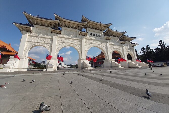 Taipei City Morning Tour with National Palace Museum entry - Guide quality seems to be a core part of the value