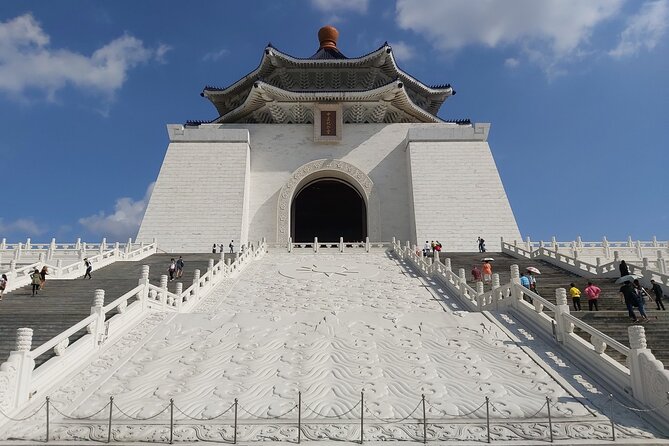 Taipei City Morning Tour with National Palace Museum entry - National Palace Museum: massive collection, fast smart stop