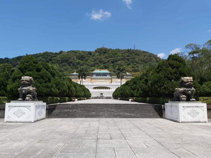 Taipei: Morning City Tour with National Palace Museum Entry - Getting there smoothly: meeting point, transport, and motion tips