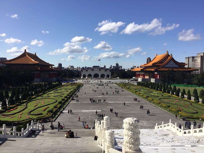 Taipei: Morning City Tour with National Palace Museum Entry - What to bring (and what to skip) for a smoother day