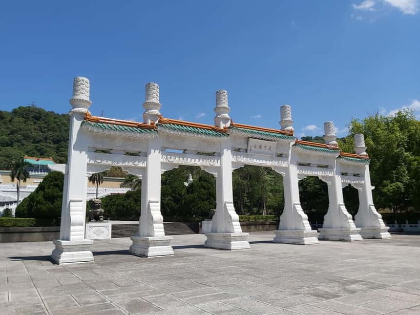 Taipei: Morning City Tour with National Palace Museum Ticket - Presidential Office pass-by and the Grand Hotel photo stop