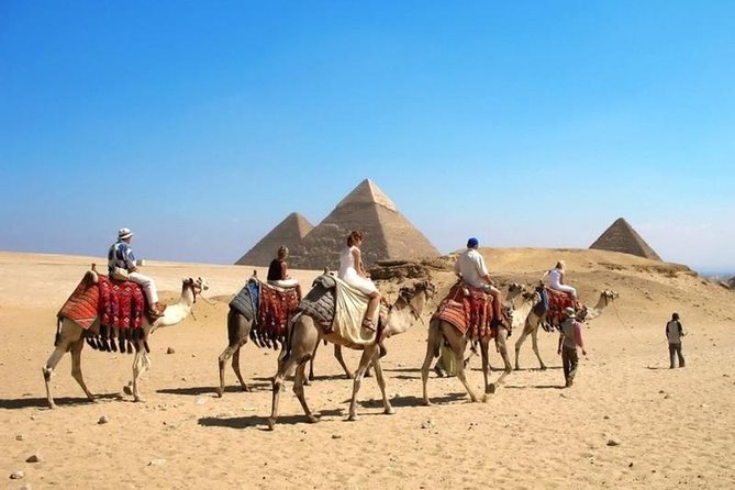 The Giza Pyramids & The museum of Egyptian civilization - Local Egyptian cuisine: a real break in the middle of the day