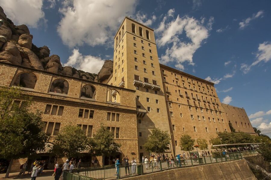 Tot Montserrat: Transport, Museum Tickets, and Lunch - Key Points You’ll Care About