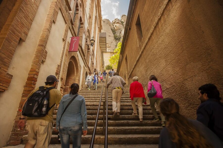 Tot Montserrat: Transport, Museum Tickets, and Lunch - Timing Tips That Actually Help: Beat Crowds, Match Openings, Return Smoothly