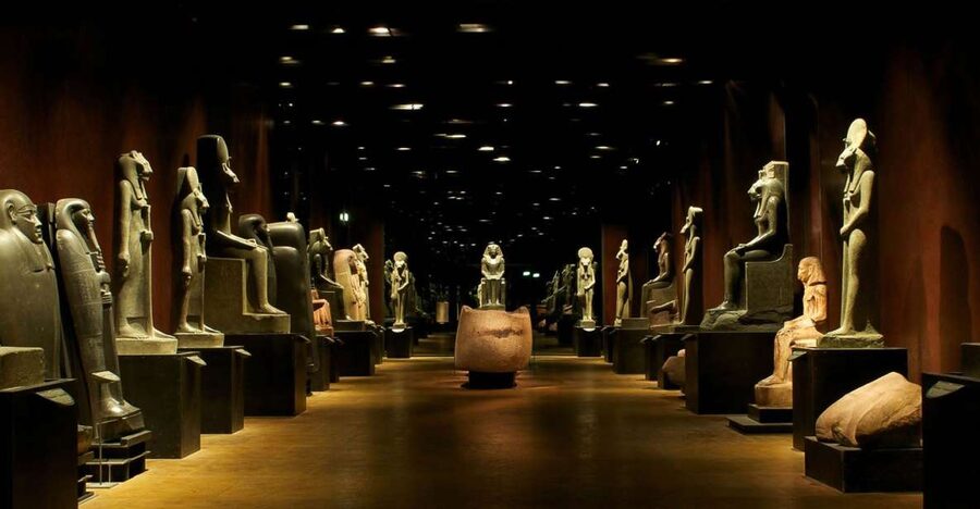 Turin: Egyptian Museum Skip-the-Line Private Guided Tour - Meeting at Piazza Carignano and Getting Inside Quickly