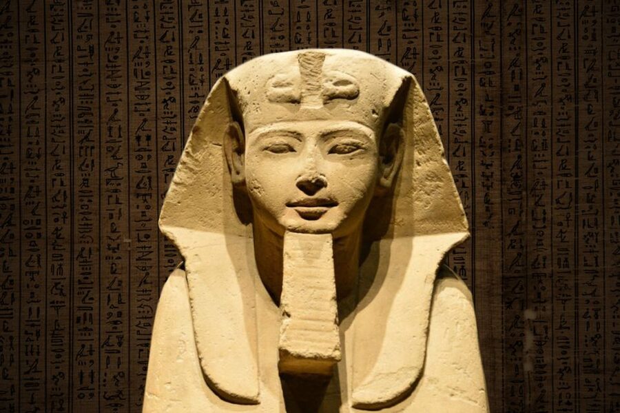 Turin: Egyptian Museum Small Group Skip-the-Line Guided Tour - Getting there: Carignano Square and a quick entry plan