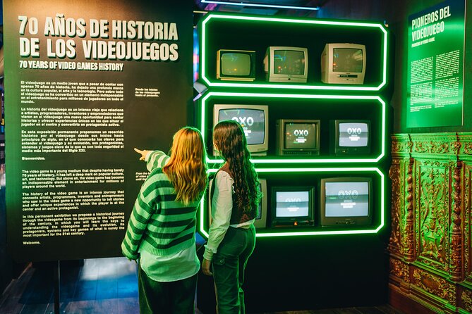Unique experience at OXO Video Game Museum - Comfort and Practicalities: Heat, Staff, and the City-Center Location