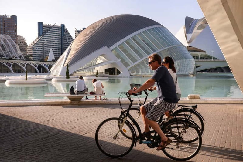 Valencia: Oceanogràfic, Hemisfèric & Science Museum Combo - The City of Arts and Sciences: plan for big walking, not just museum time