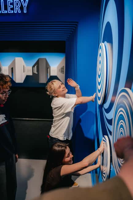 Valencia: Your Ticket to the Museum of Illusions - First Walk In: How the Museum Turns Your Senses Into a Playground