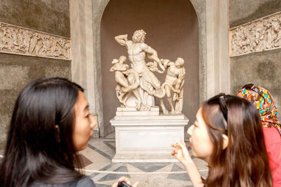 Vatican City: Skip-the-Line Vatican Museums & Sistine Chapel - Raphael Rooms: where your eyes slow down