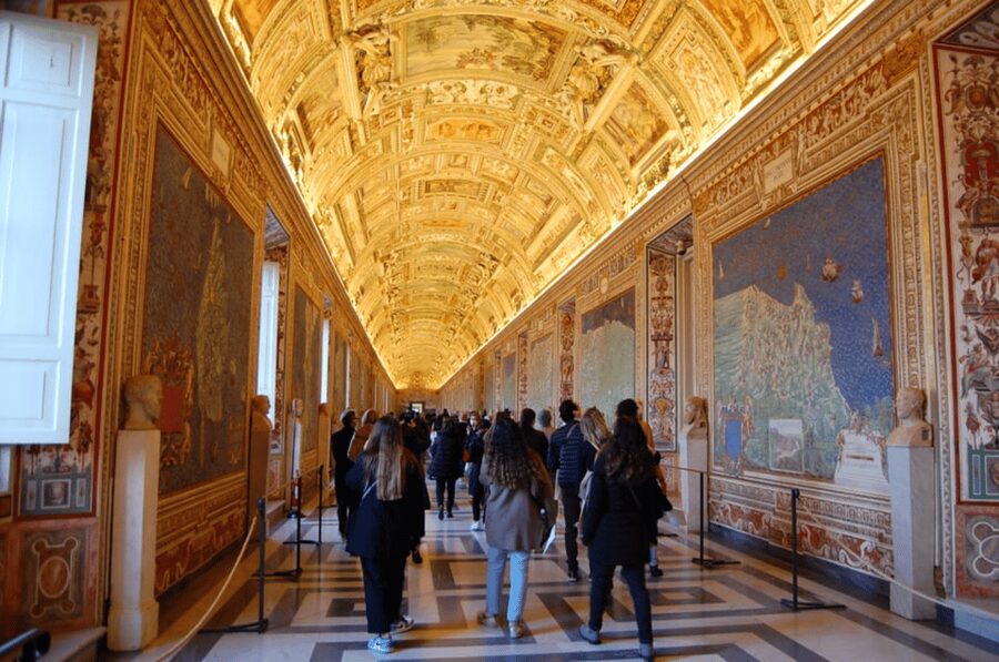 Vatican Museum & Sistine Chapel Skip-the-Line Ticket & Host - 3 Hours on the Clock: How Crowds Can Change the Experience