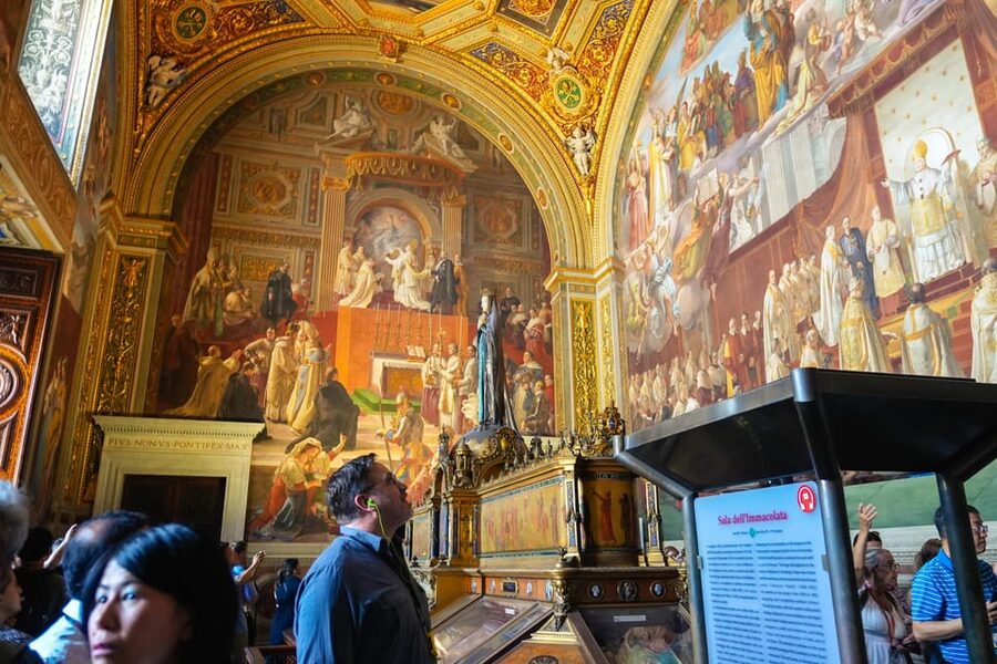 Vatican Museums and Sistine Chapel Entry Ticket - Vatican Museums Highlights: Courtyard, Maps, and the Art-Heavy Route