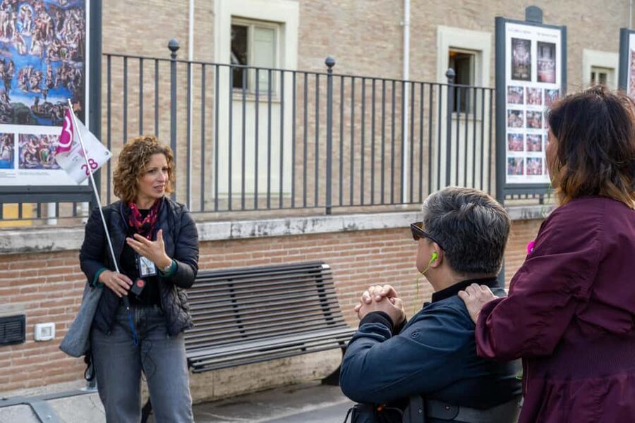 Vatican Museums & Sistine Chapel Skip-the-Ticket-Line Tour - Cortile del Belvedere: the orientation stop that sets the tone