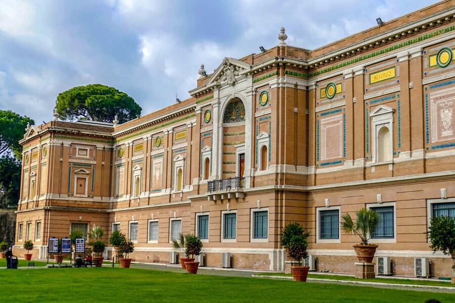 Vatican: Priority Entry to Vatican Museums an Sistine Chapel - Rules that can derail your visit fast (dress code, photos, and behavior)