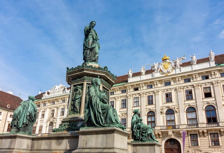 Vienna: Skip-the-Line Hofburg and Empress Sisi Museum Tour - Hofburg in Mini-Form: Why 2 Hours Works