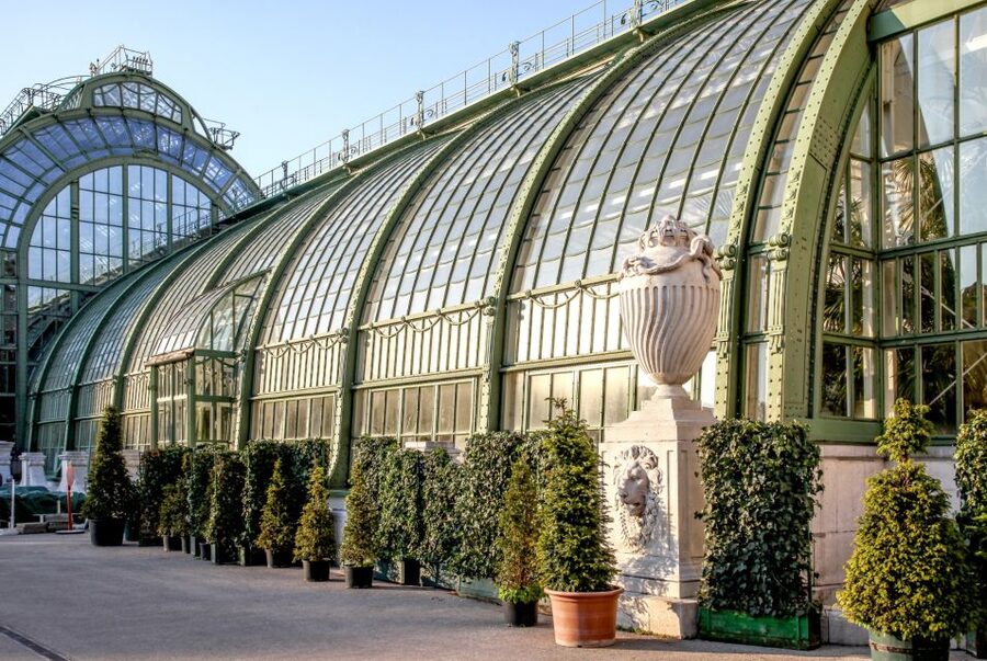 Vienna: Skip-the-Line Sisi Museum, Hofburg and Gardens Tour - What makes the guide work so well in this specific tour