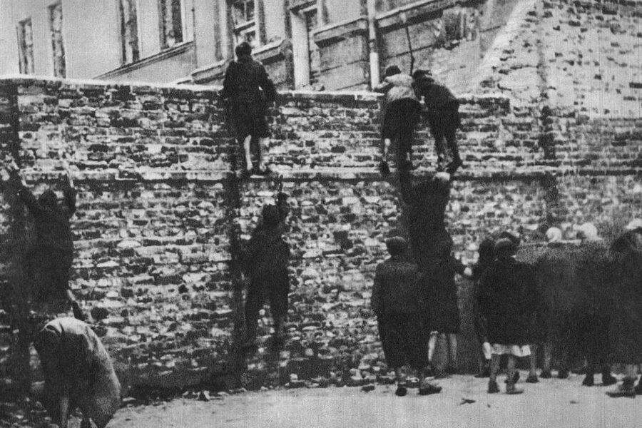 Warsaw: Ghetto, Jewish Cemetery & POLIN Museum Private Tour - Guide quality and language: what you can expect from the private format