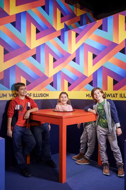 Warsaw: Museum World of Illusion Entry Ticket - Holograms, mirrors, and the “how did that happen?” effect