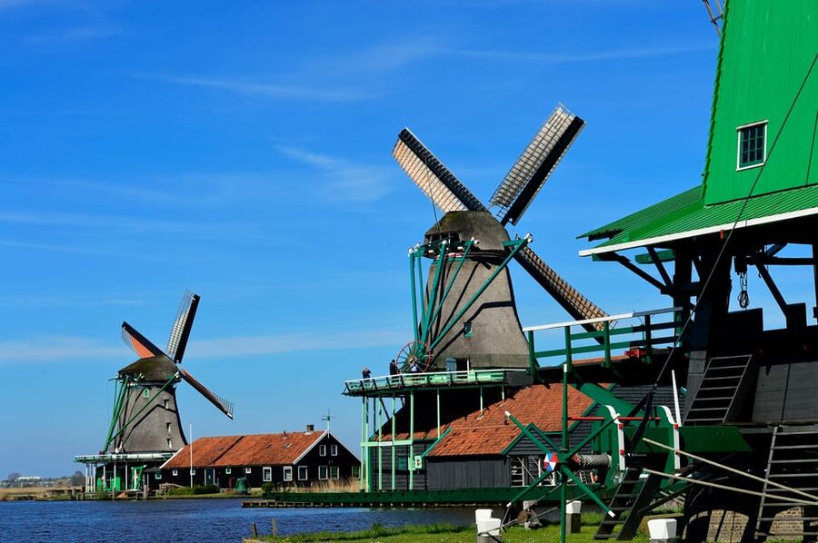 Zaanse Schans: Windmill & Museum Entry Ticket w/ Audio Guide - Food, time, and pacing for a smooth one-day visit