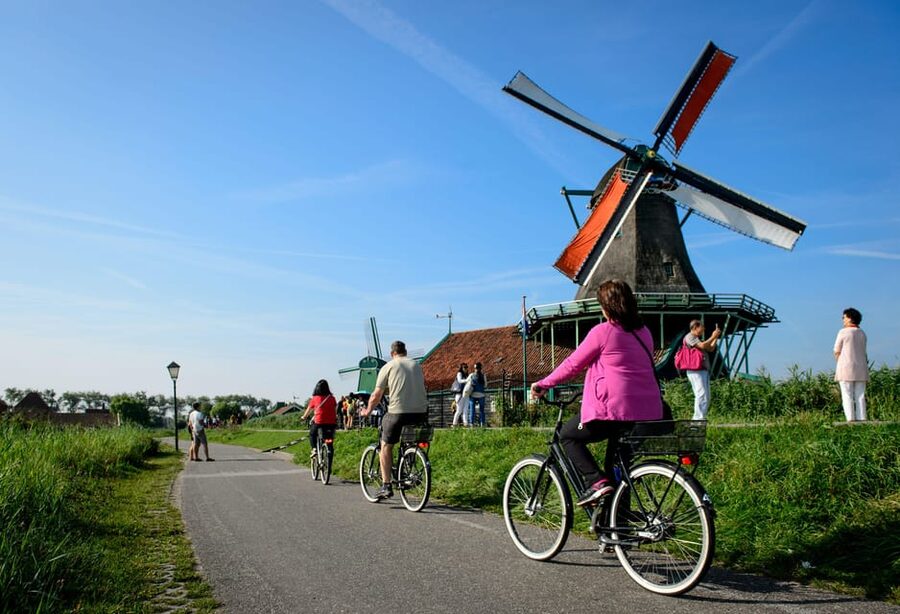 Zaanse Schans: Windmill & Museum Entry Ticket w/ Audio Guide - Using the digital audio tour in English or Dutch to guide your pace