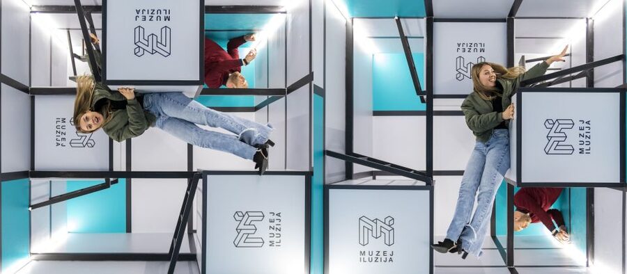 Zagreb: Museum of Illusions Entrance Ticket - The hologram exhibition that steals the show