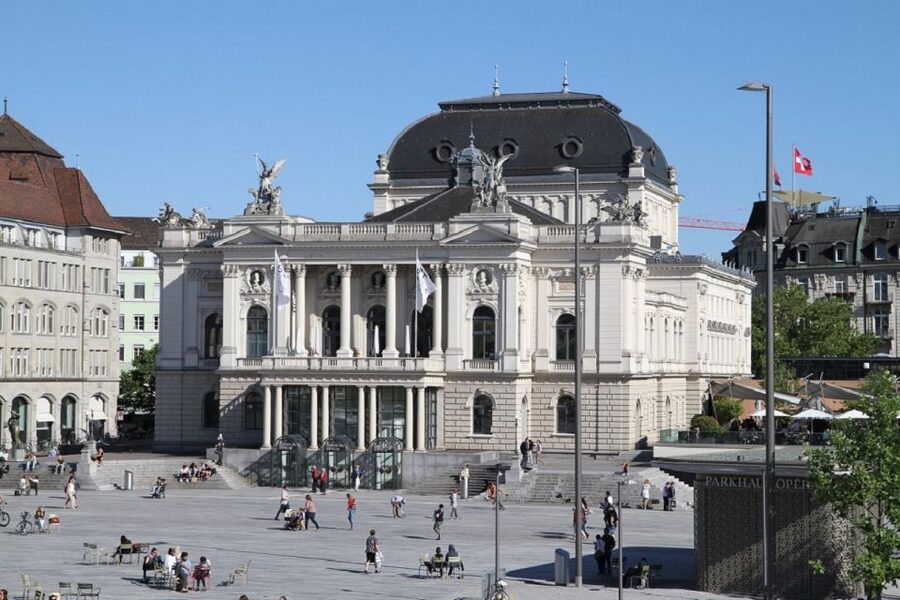 Zurich: City Tour with Lake Cruise + Optional FIFA Museum - The Old Town Walk: Münsterhof, Guild Houses, St. Peter’s, and Fraumünster