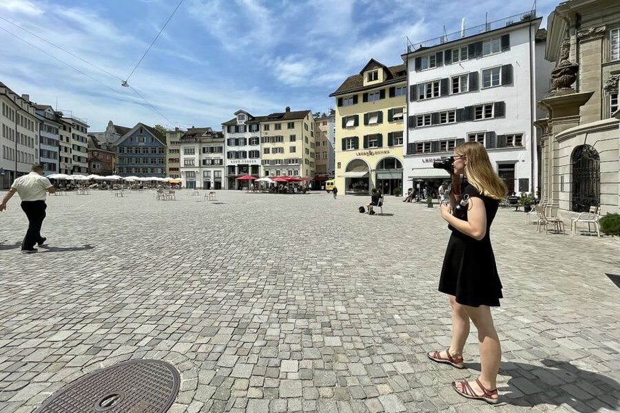 Zurich: Sightseeing Bus Tour with Optional FIFA Museum - Passing Stately Mansions and the Zürichberg Recreation Area